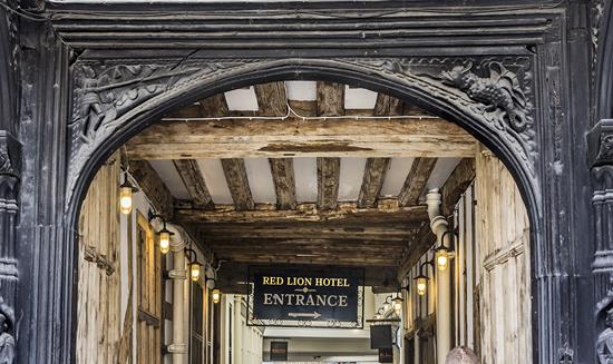 Entrance to the Red Lion Hotel